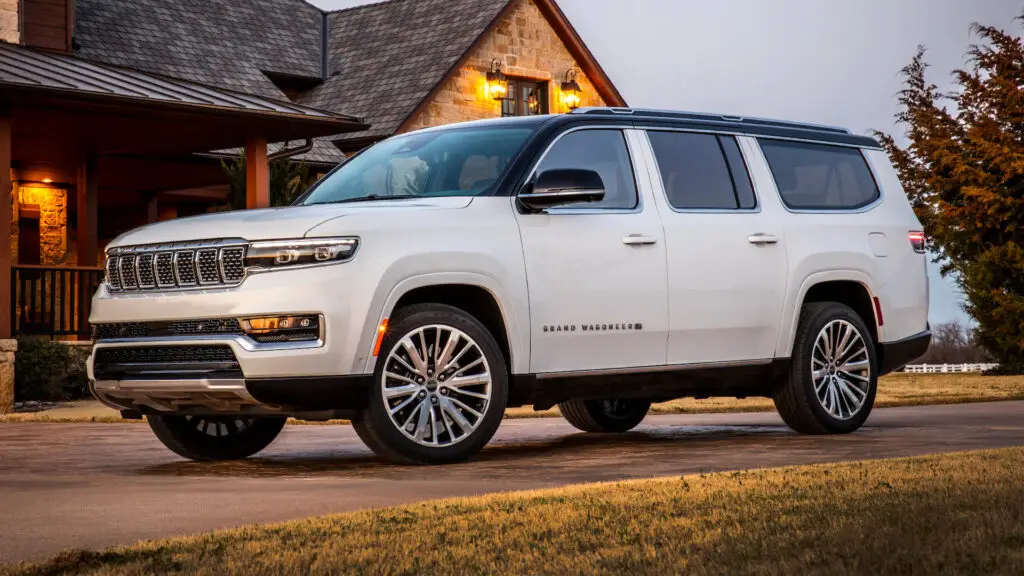 Top 10 Luxury SUVs To Buy In 2025 10 Top 10 Luxury SUVs To Buy In 2025