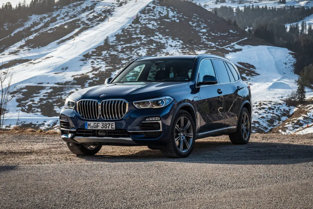 Top 10 Luxury SUVs To Buy In 2025 7 Top 10 Luxury SUVs To Buy In 2025